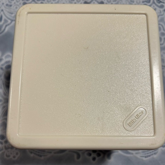 Vintage Little Tikes Dollhouse table and 4 chairs - Picture 3 of 7